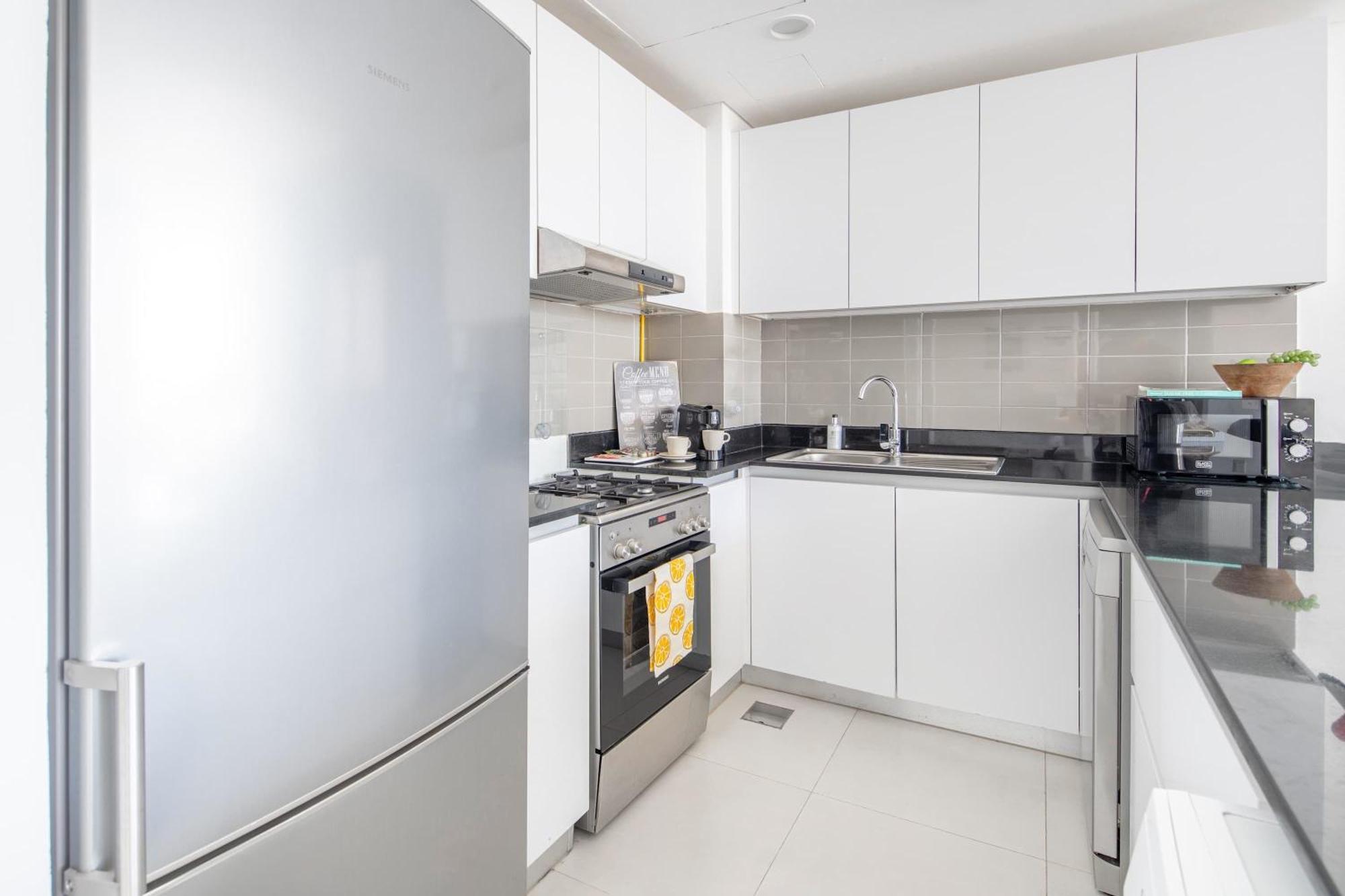 Frank Porter - The Pulse Residences Dubai Bagian luar foto